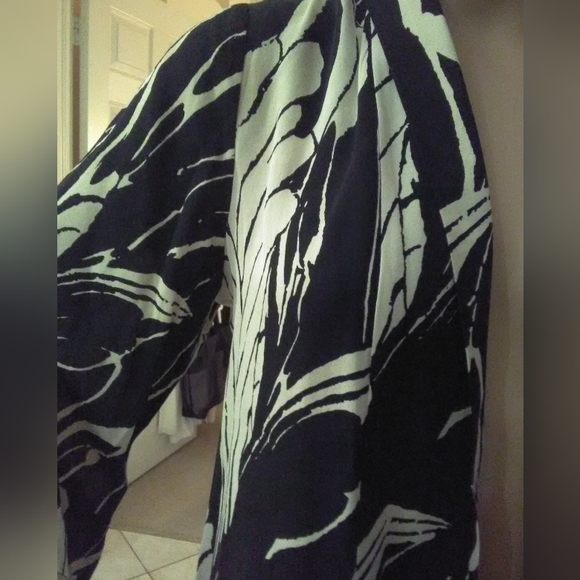 BNWOT PHENOMENAL 3 PC. SILK OUTFIT W/ BELT MAXI SKIRT 2 JACKETS BY HARARI HIGHLI - Picture 3 of 12